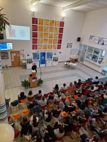 Leigh Turner talks in Salzburg